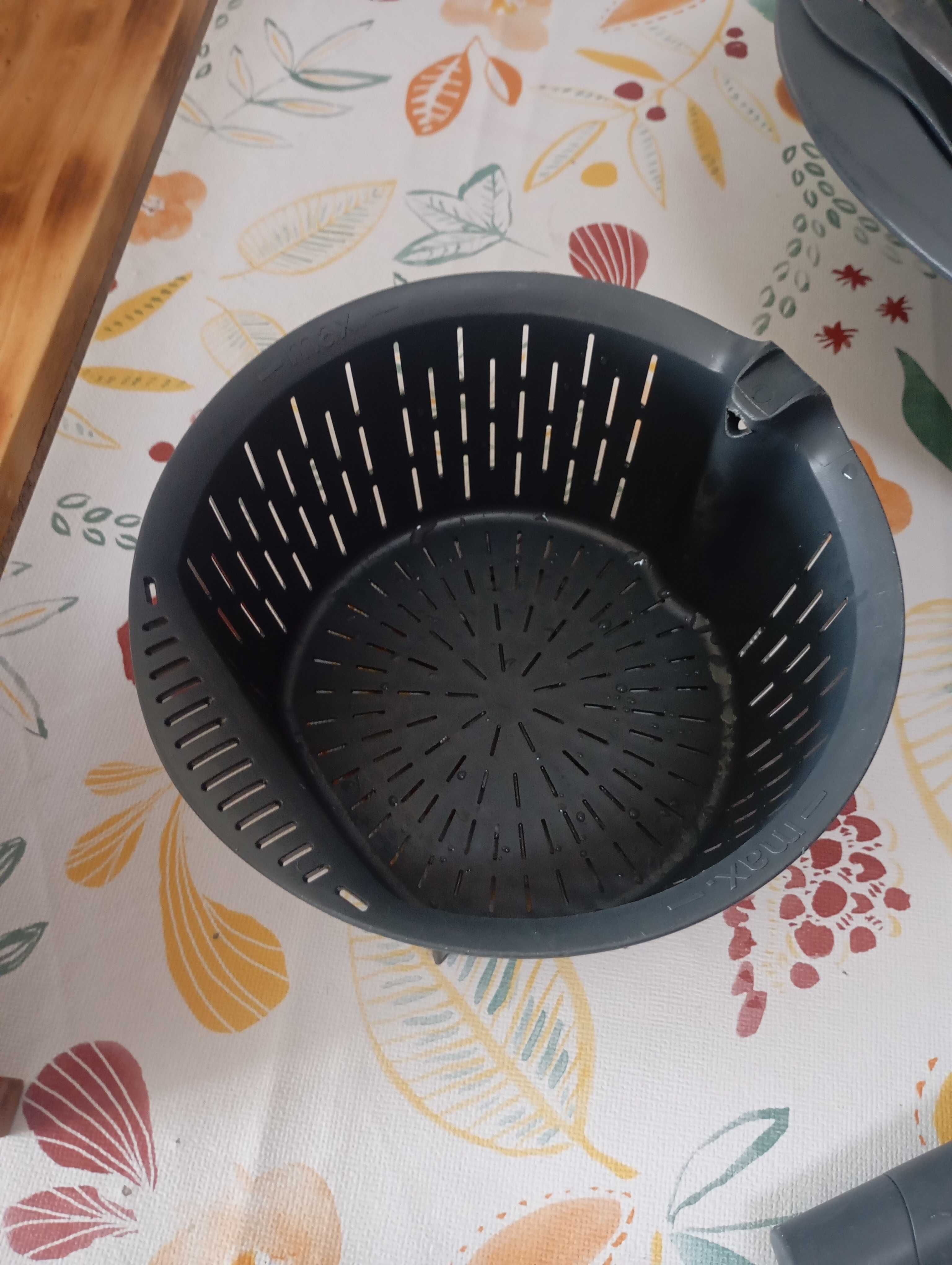 Vende-se Bimby TM5, em perfeitas condições, com todos os acessórios.