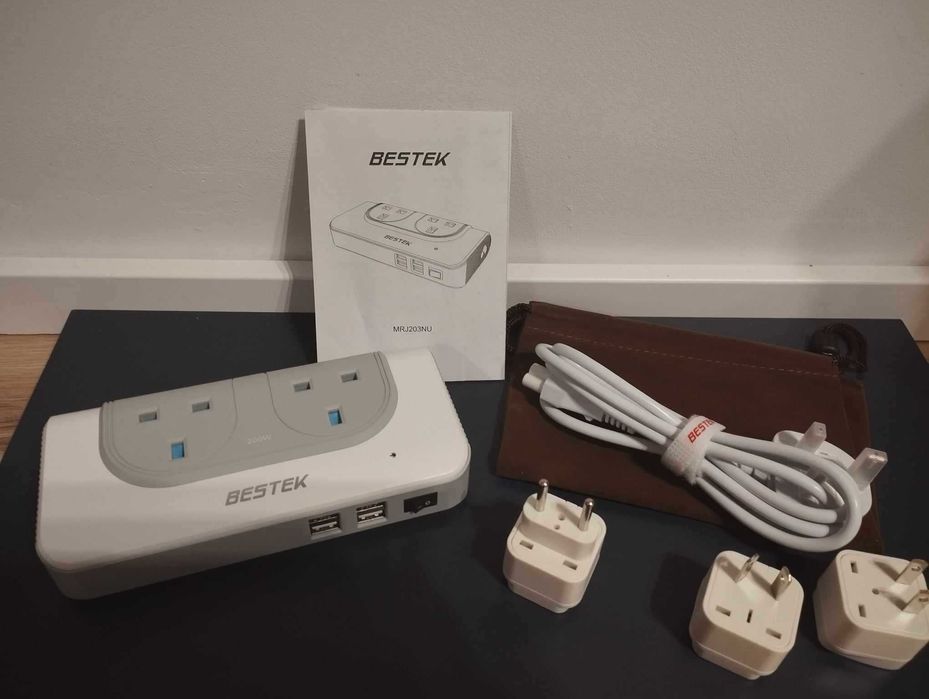 BESTEK 200W Konwerter napięcia listwa zasilająca 4porty ładowaniem USB