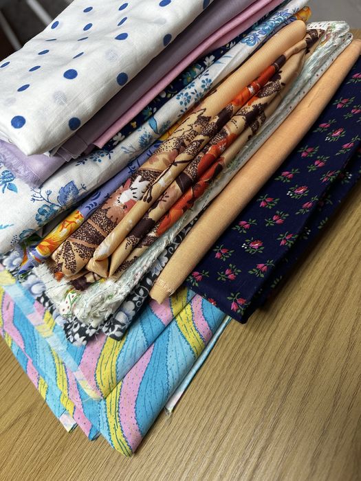 Продаю залишки тканин різних розмірів!