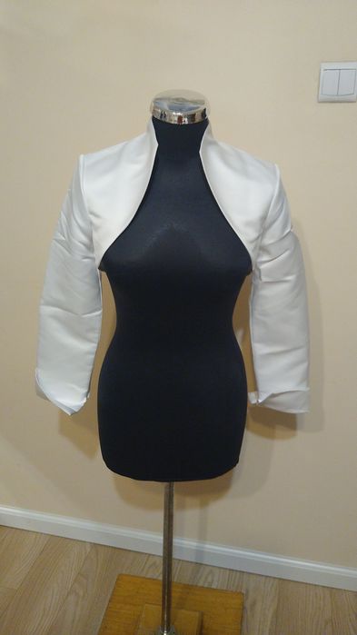 Bolerko ślubne ze stójką w kolorze białym