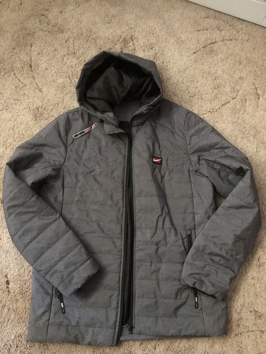 Мужкая осенняя куртка NIKE