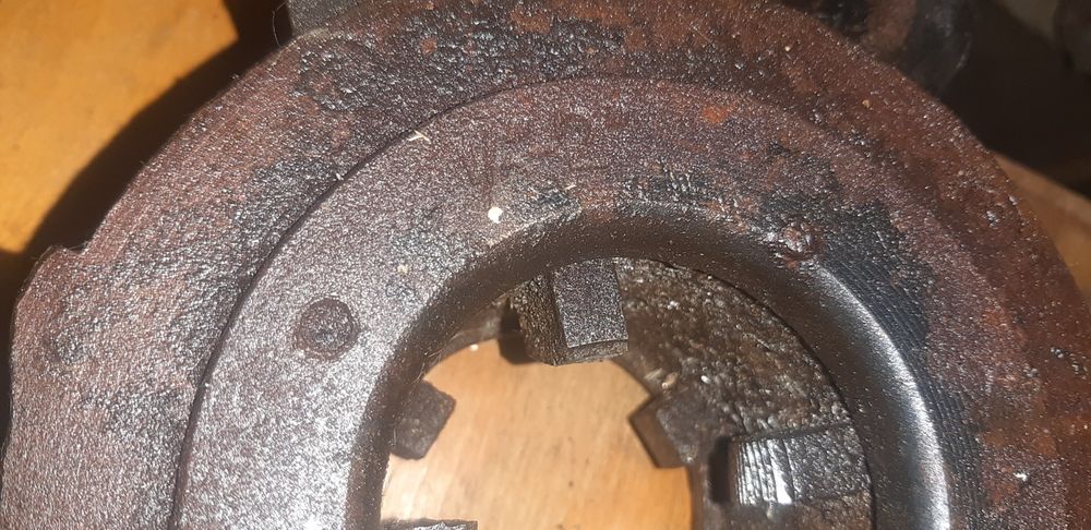 Регулируемый трубный клупп 1/2"-2"