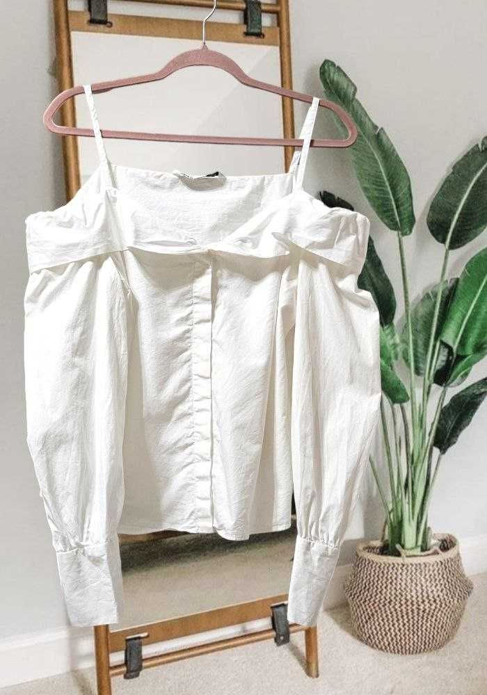 белая рубашка-блуза с открытыми плечами Zara р. р. М/L