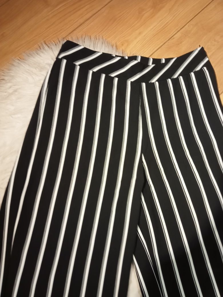 Spodnie materiałowe z szeroką nogawką w paski H&M S