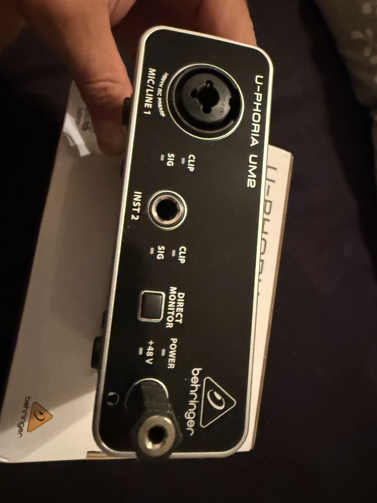 Behringer U-Phoria UM2