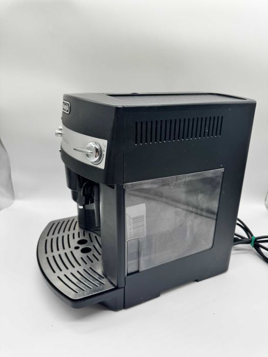 Ekspres DELONGHI ESAM 3000.B MAGNIFICA 1450W od loombard milicz