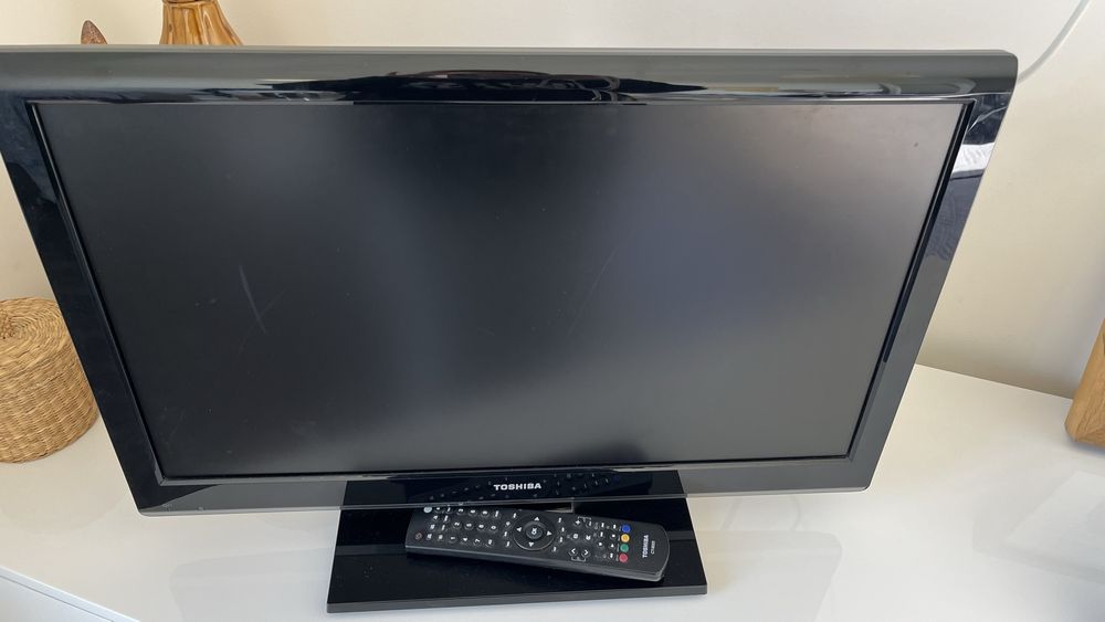 TOSHIBA TV com comando