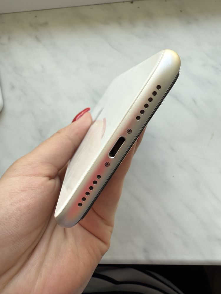 iPhone 11 128GB (білий) в ідеальному стані