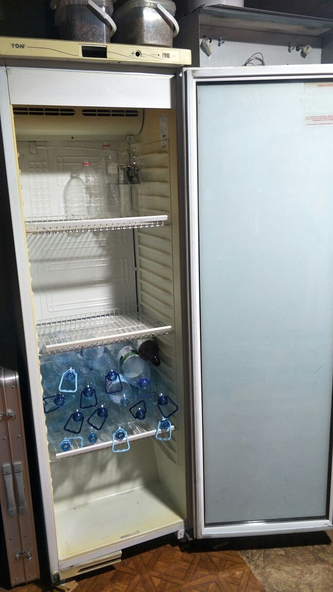 Холодильная витрина ТОН с дефектом.