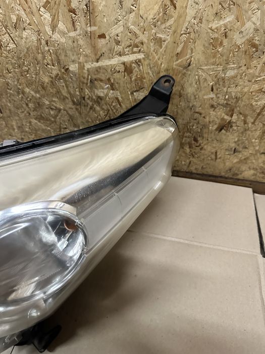 Передня ліва фара Toyota Urban Cruiser Ist Тойота Урбан Крузер 09-14