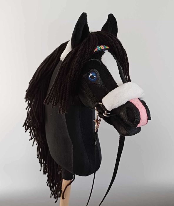Czarny konik Hobby Horse kary A4 + sprzęt