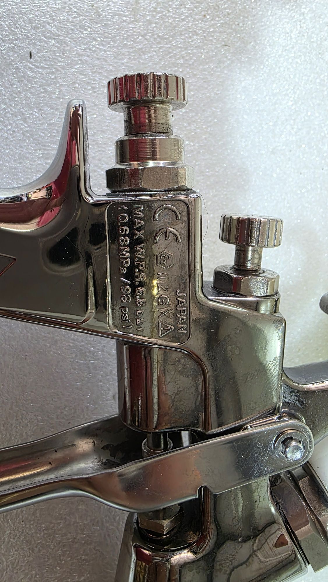 Pistolet lakierniczy anest iwata w-400 WBX clasic plus
