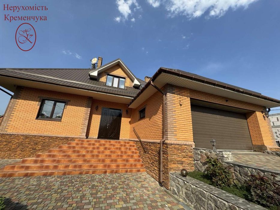 Продаж просторий та сучасний будинок комфорт-класу.