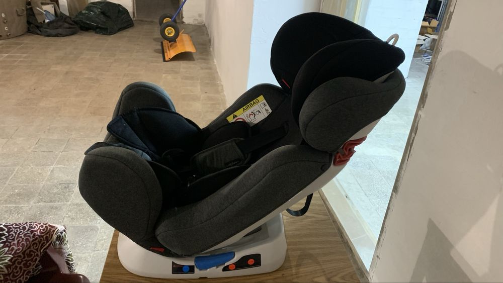 Дитяче автомобільне крісло