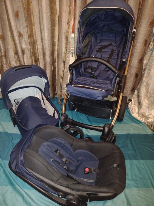 Коляска три в одному