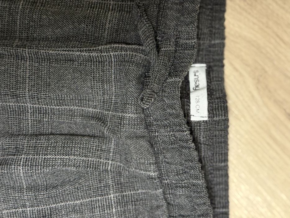 Spodnie casual chlopiece 128 szare w kratke