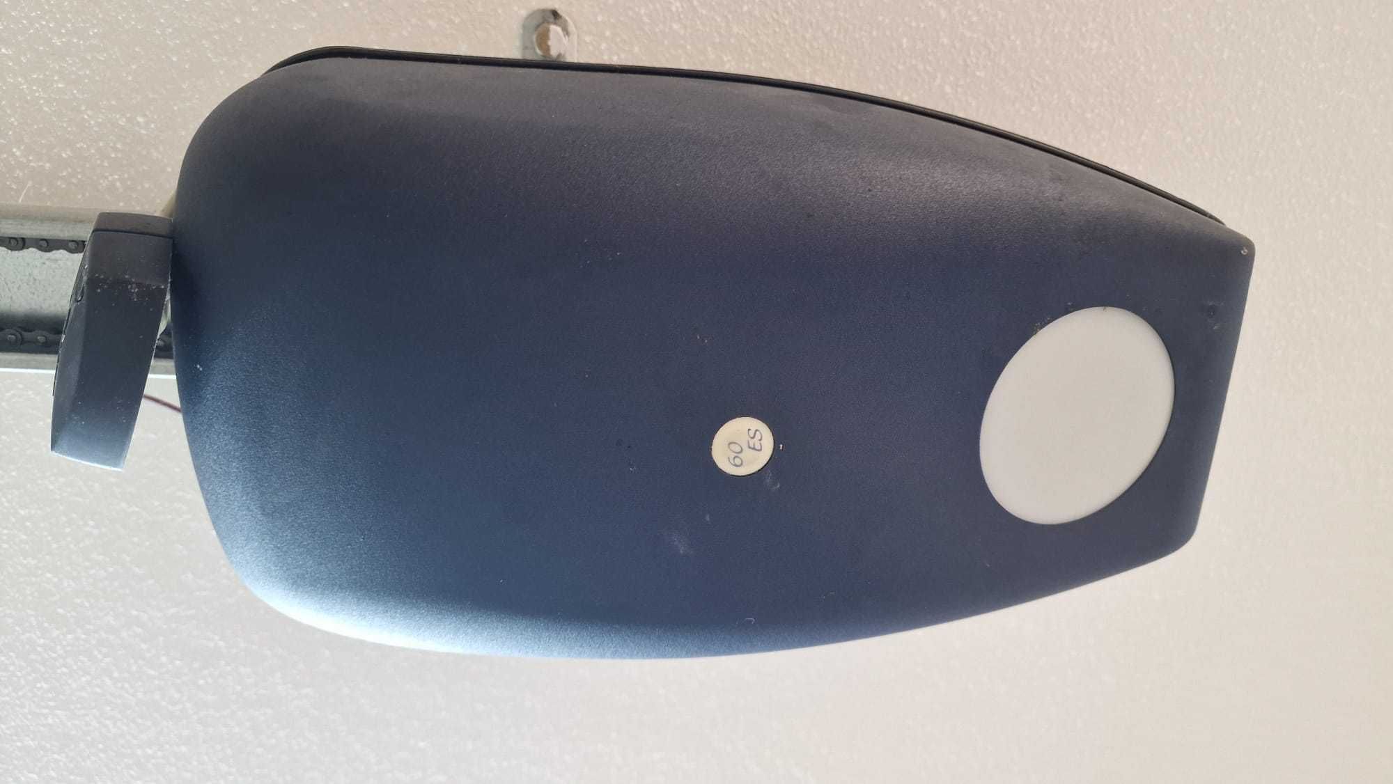 Portão de garagem seccionado automático