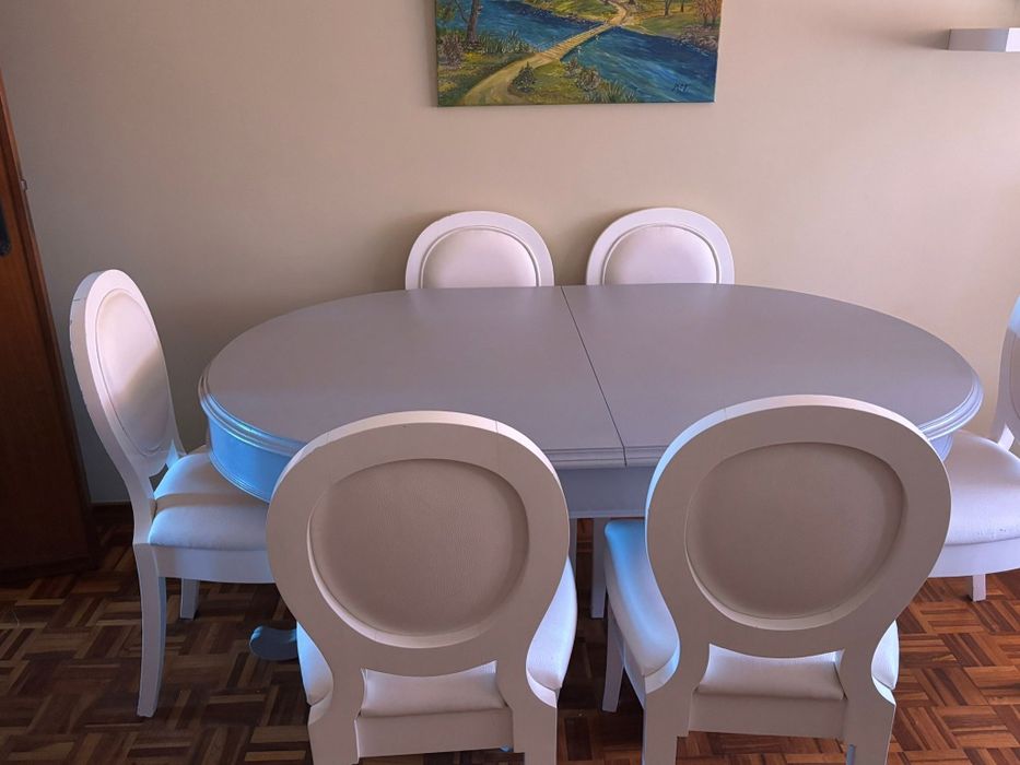 Vende-se 6 cadeiras e mesa de sala