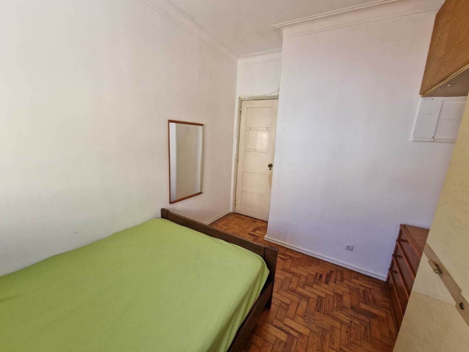 Alugo quarto para mulher entrada imediata
