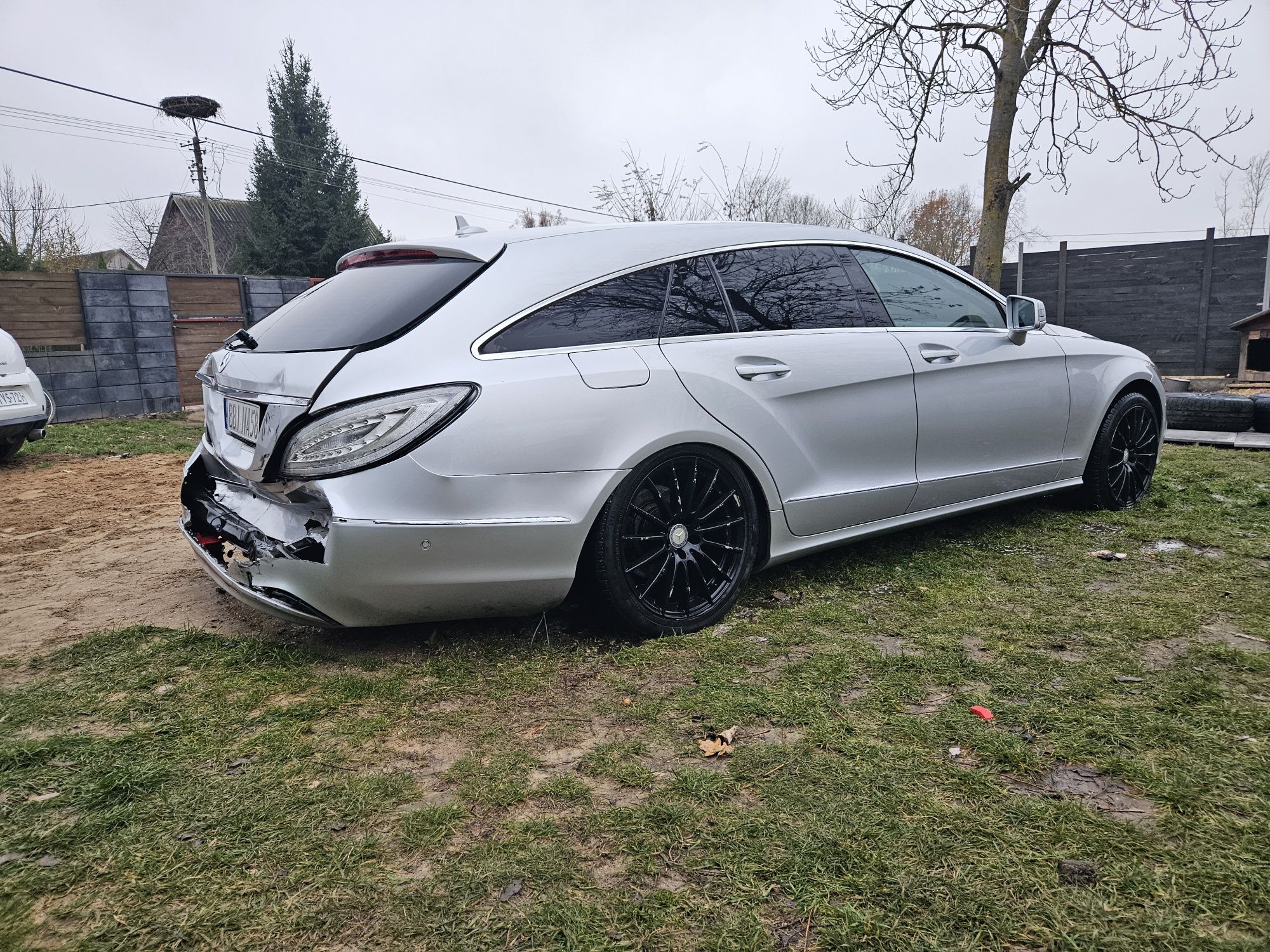 Sprzedawm CLS lift 2015 dobrze wyposażony uszkodzony