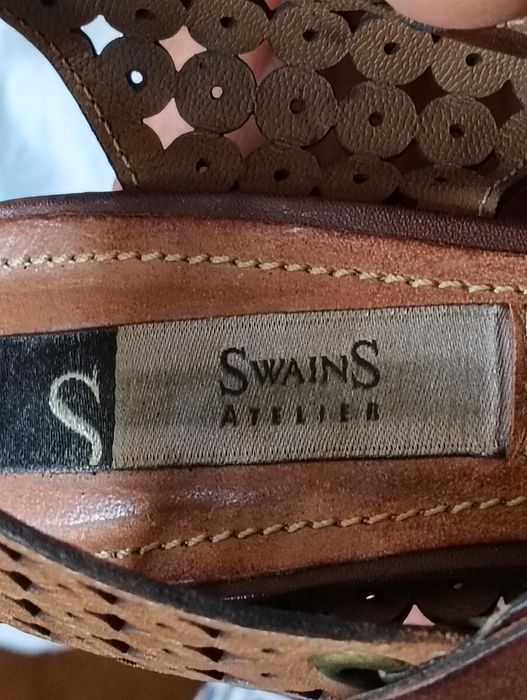 Sandálias em pele genuína