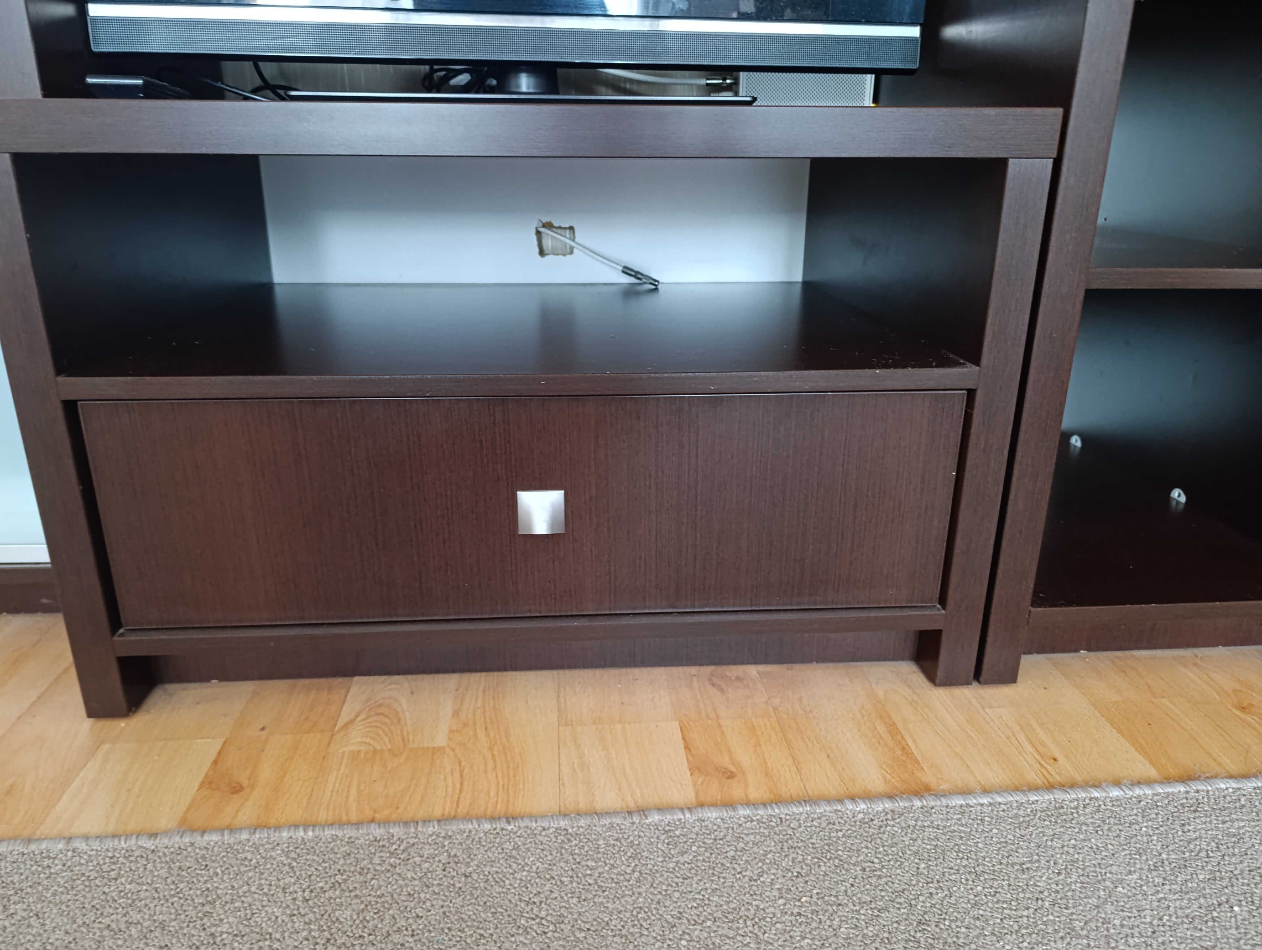 Solidne meble w kolorze wenge