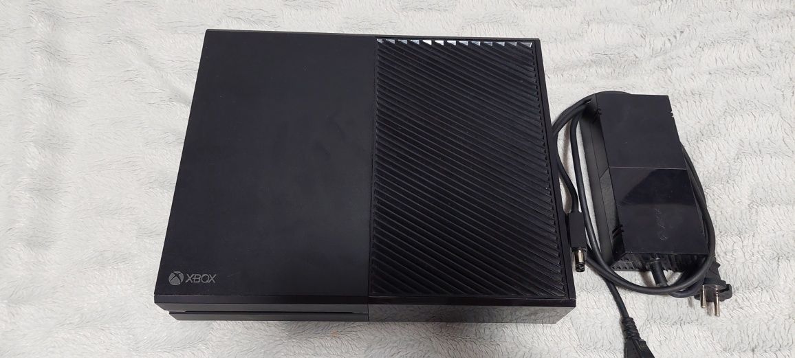 Продам приставку Xbox one