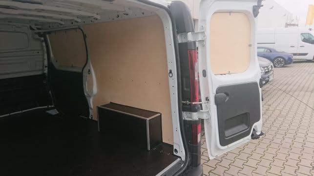 Renault Trafic L2H1 profesjonalne zabudowy samochodów dostawczych