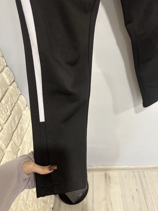 Sportowe spodnie damskie czarne na gumce S/M