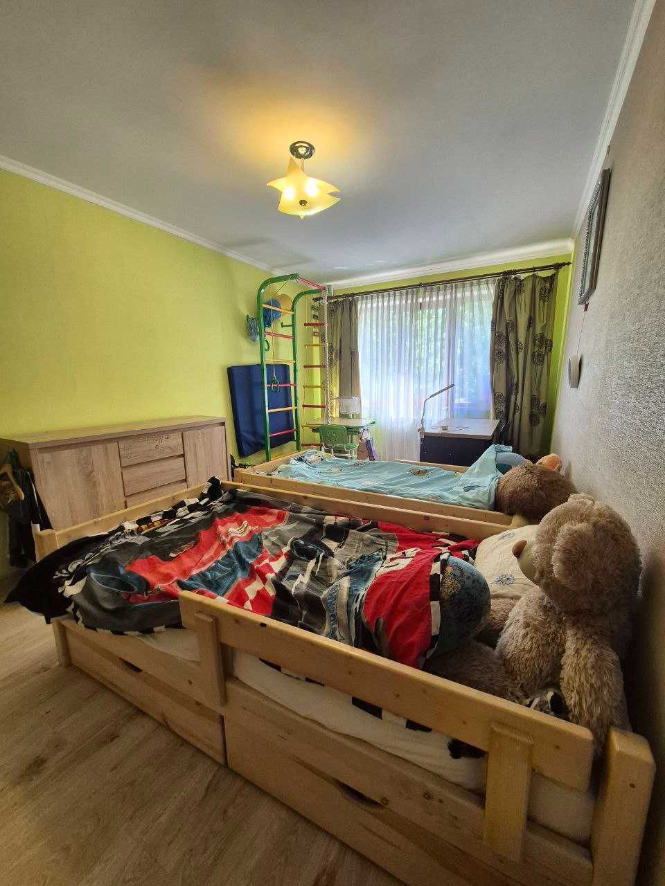 Продаж 3 кімнатної квартири в гарному районі міста