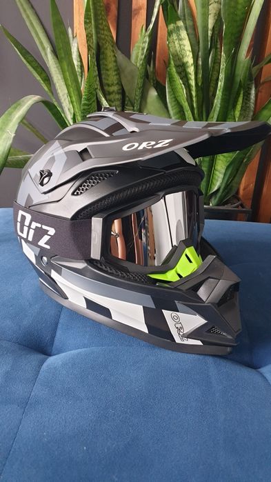 Kask rozmiar M rowerowy crossowy na hulajnoge.