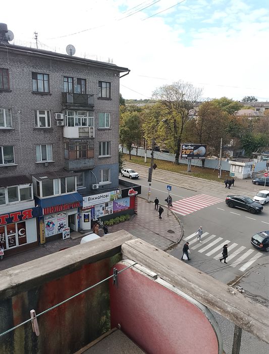 Продам 2-ком.кв.Сталинку в Центе по главному п-т Свободы