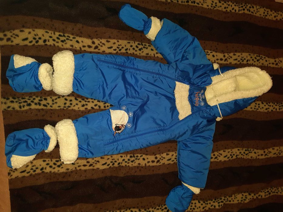 Зимний комбинезон для мальчика с сапожками и варежками р 80