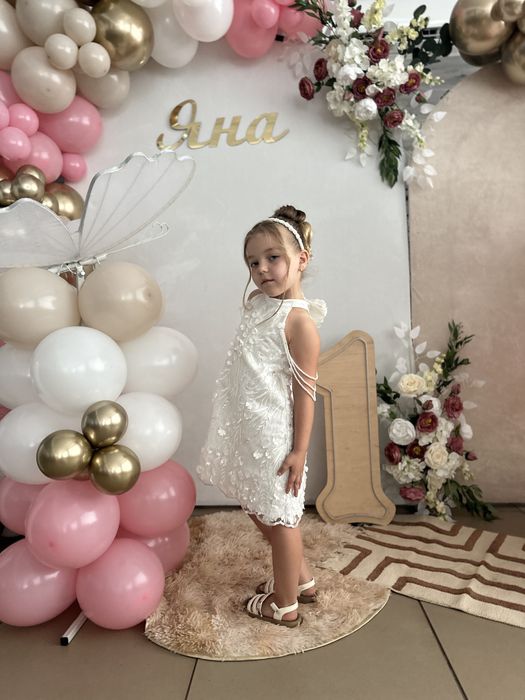 Сукня на дівчинку 4-5 років