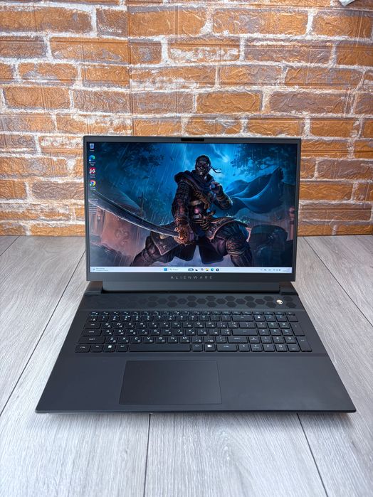 18ʼʼ2k 165Гц Alienware M18 R1/RX 7900M 16gb/Ryzen 9 7945HX/1tb/32gb