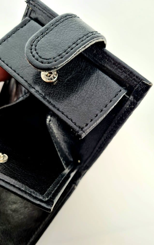 Czarny modny zamykany męski portfel nowy skóra ekologiczna