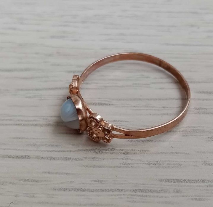 złoty pierścionek z jasnym oczkiem - próba 585 - 0,98 g - vintage