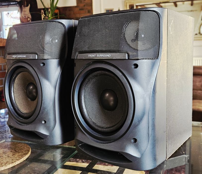 Kolumny Aiwa z systemem Surround