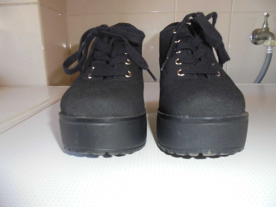 sapatos de senhora cor pretos