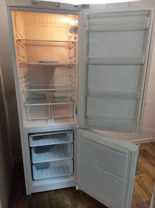 Холодильник Indesit