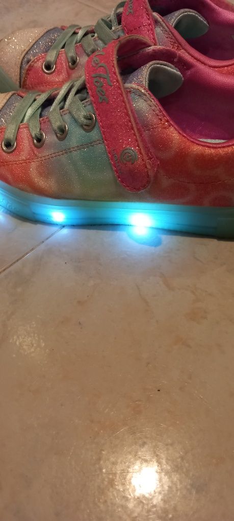 Skechers com luzes
