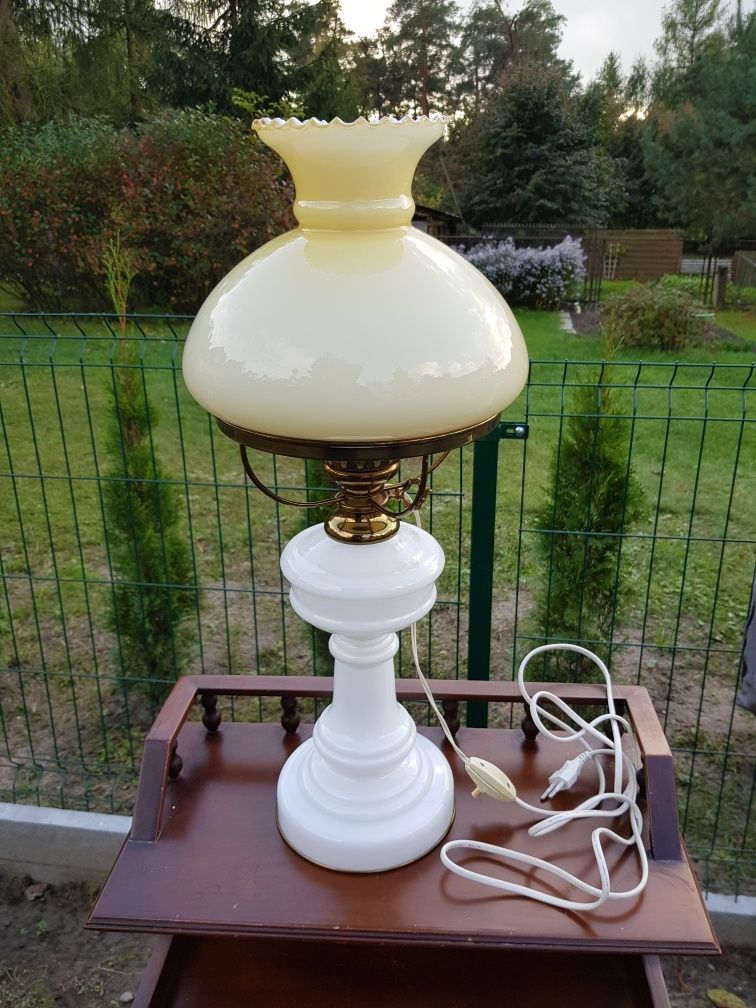 Lampa szklana stołowa