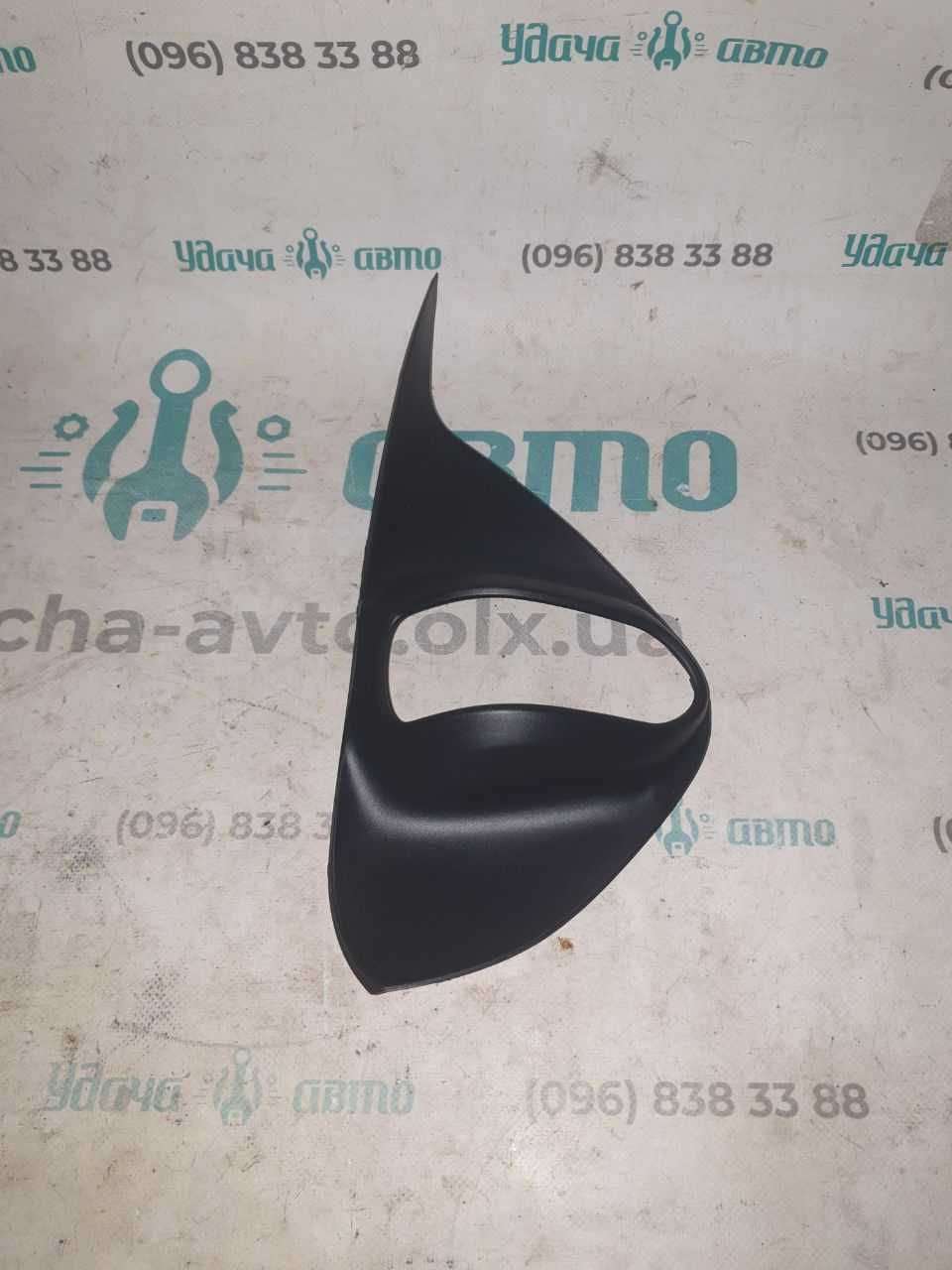 Рамка туманки  Toyota Prius Prime  8148147130 8148247130