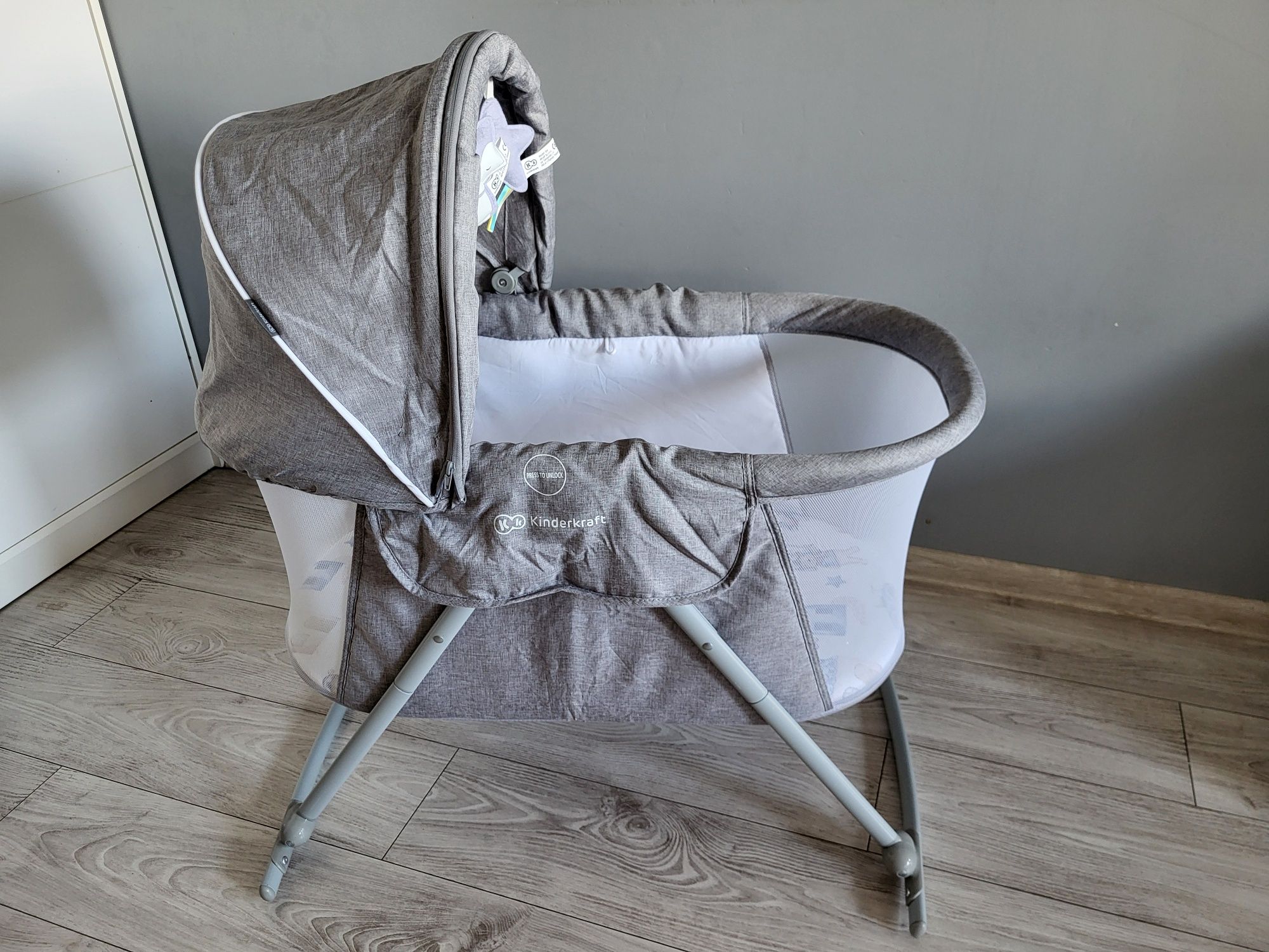 Łóżeczko KINDERKRAFT Lovi Szary + gratis prześcieradła