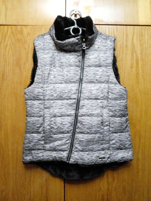 Двусторонняя жилетка для девочки