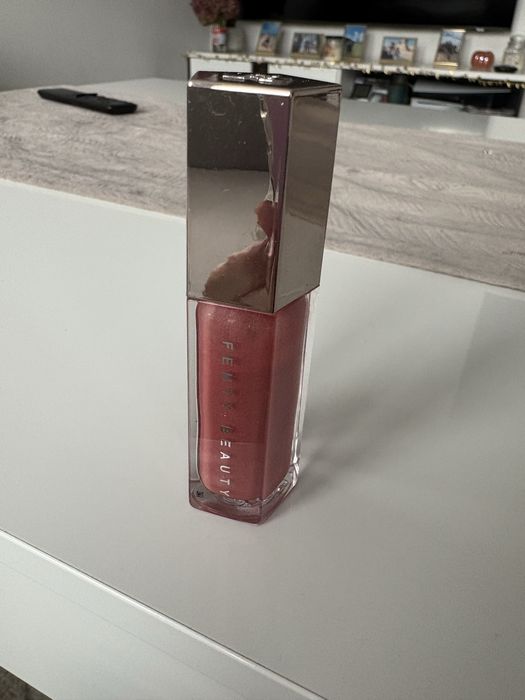 Fenty Beauty Gloss Bomb Fussy