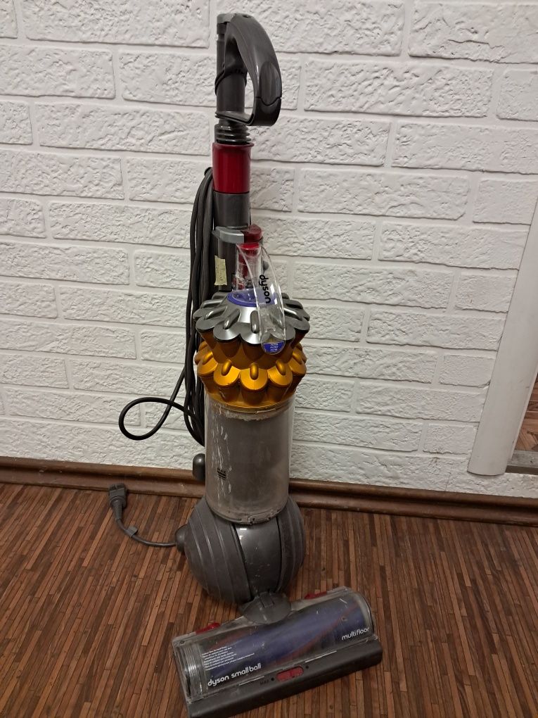 Продам пилосос Dyson