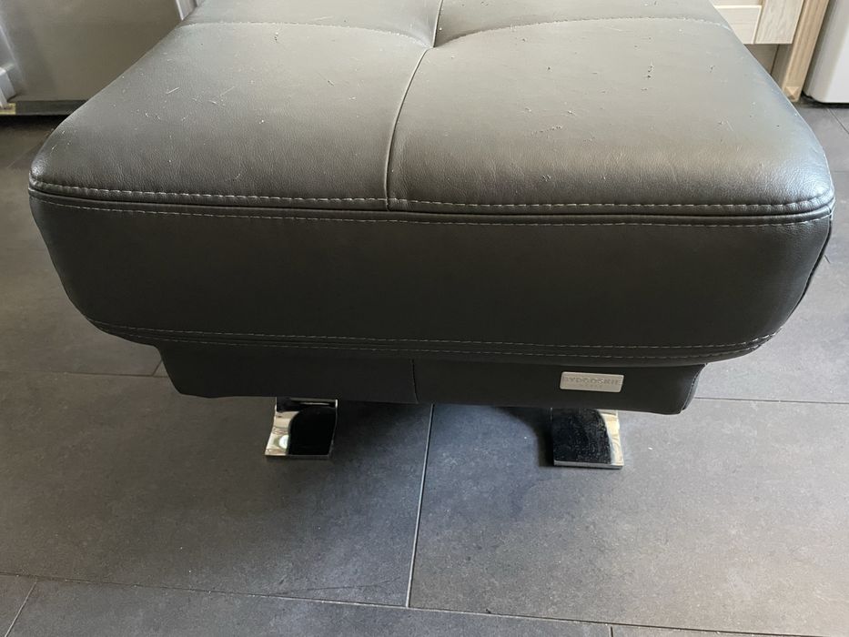 Meble Bydgoskie duża Pufa Siedzisko czarna skóra, 107cmx55cm