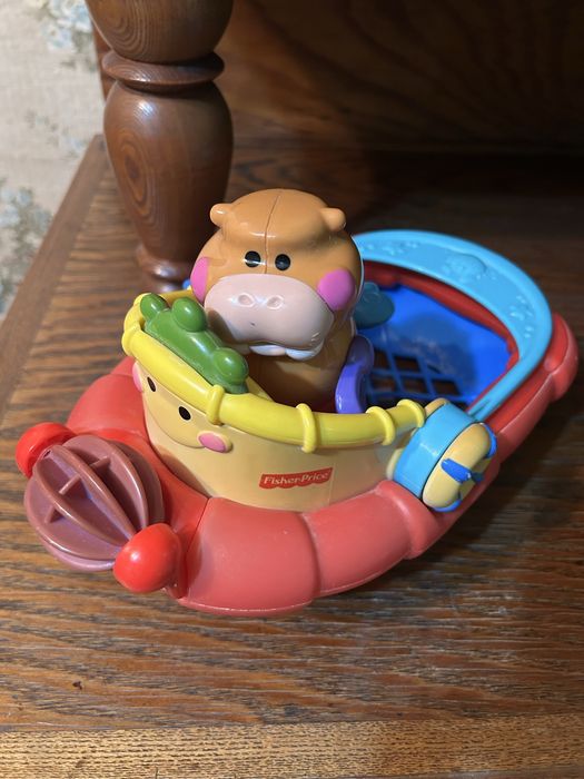 Трещетки Fisher Price + паравозик с вагонами