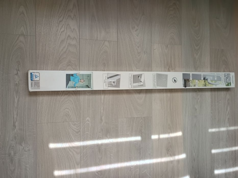 Moskitiera na okno okienna z aluminiową ramą biała nowa